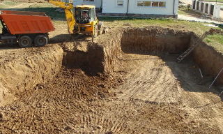 Рытье котлованов под фундамент в Великих Луках – цена от 2599 руб. за м3 | 2Землекопа-Вкл