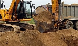 Выкопать яму экскаватором в Великих Луках от 936 руб. - 2Землекопа-Вкл