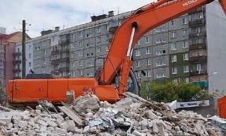 Вывоз строительного мусора с участка в Великих Луках недорого от 1560 руб. | 2Землекопа-Вкл