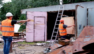 Демонтаж гаражей в Великих Луках, цена от 1768 руб. – услуги под ключ от 2Землекопа-Вкл